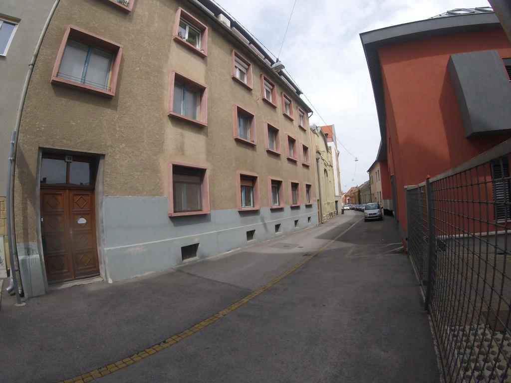 Belváros Apartman Pécs Exterior foto